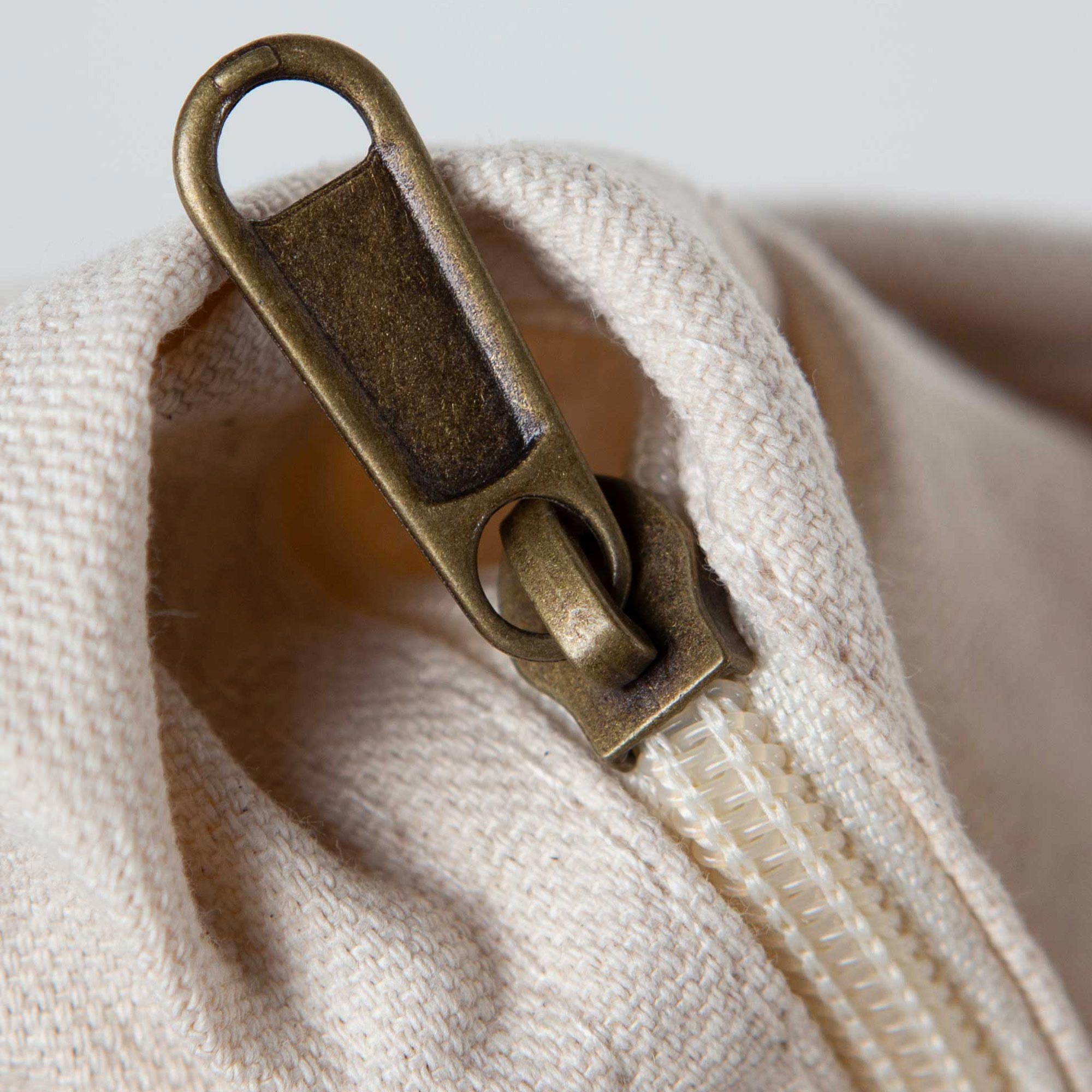 Top zip closure Top zip closure