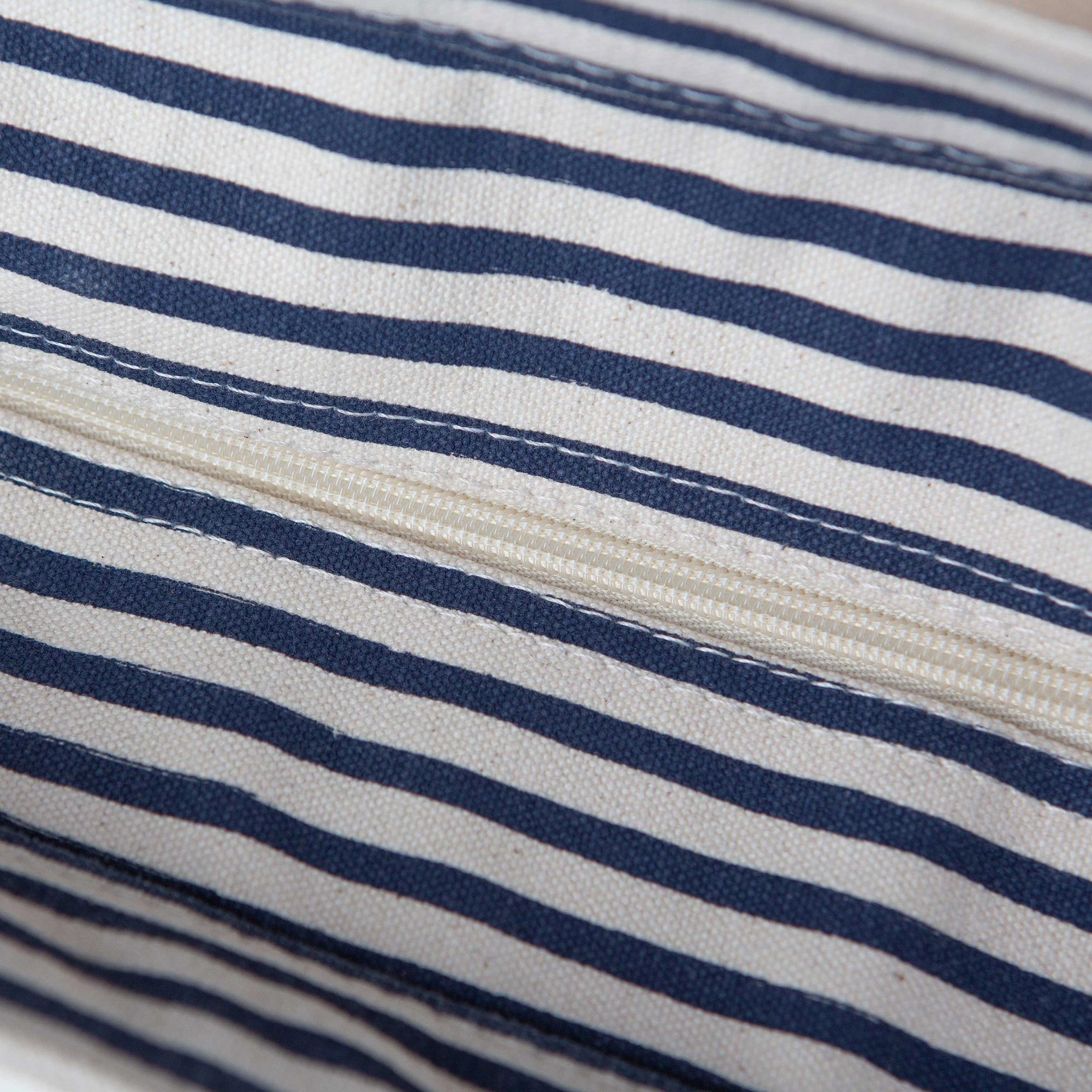 Exterior front pocket Exterior front pocket