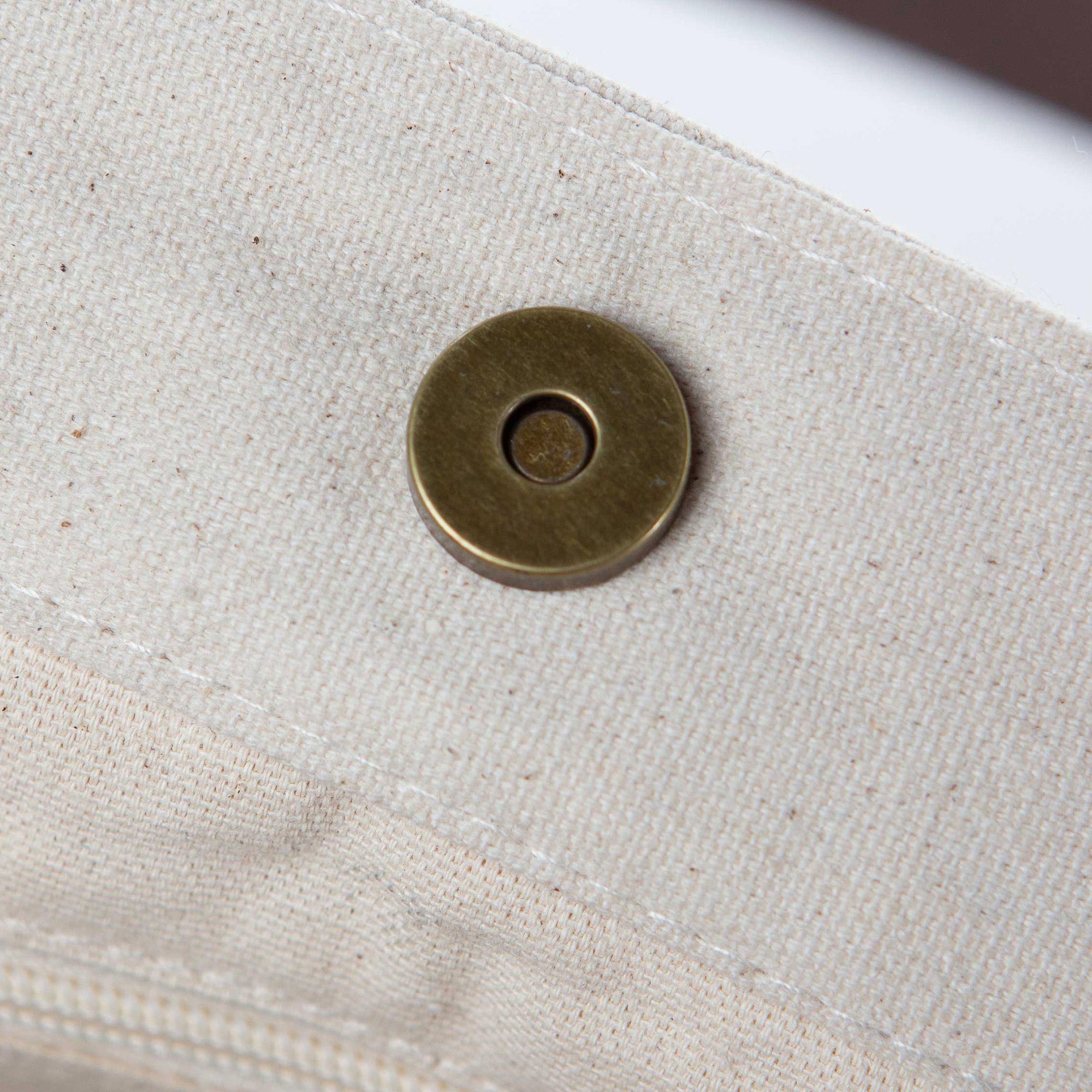 Magnetic Snap Closure. Magnetic Snap Closure.