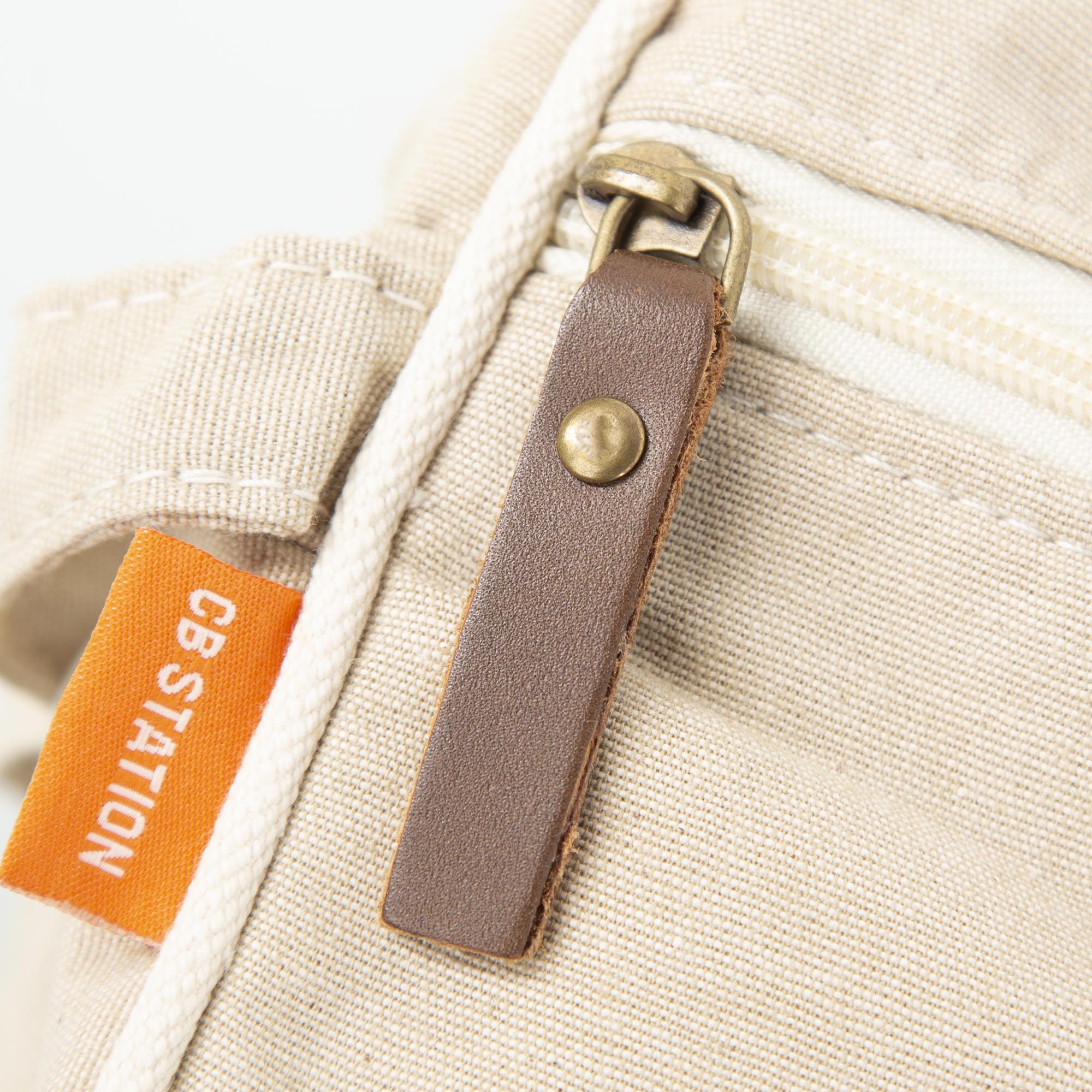 Outer zipper compartment