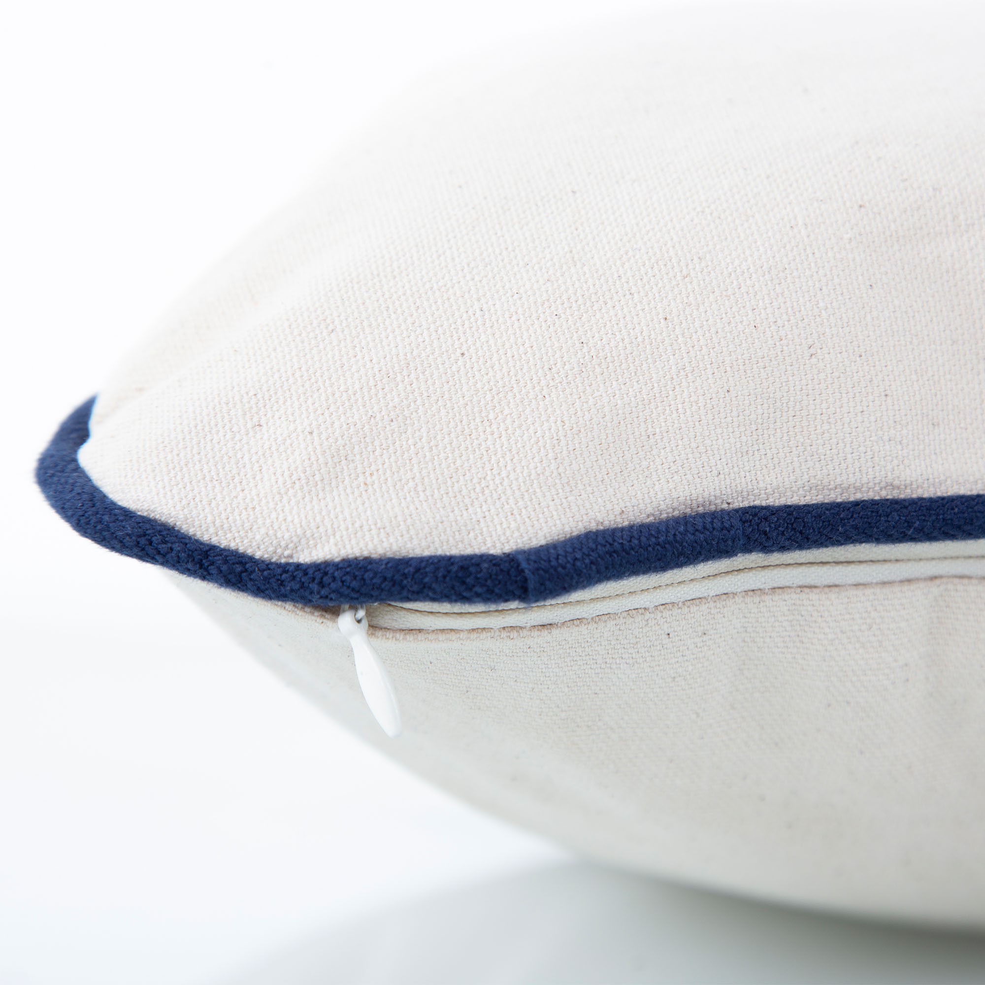 Hidden zipper closure